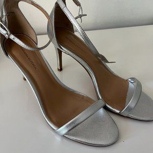 BANANA REPUBLIC - LEATHER SILVER METALLIC ELEGANT CLASSIC SANDALS